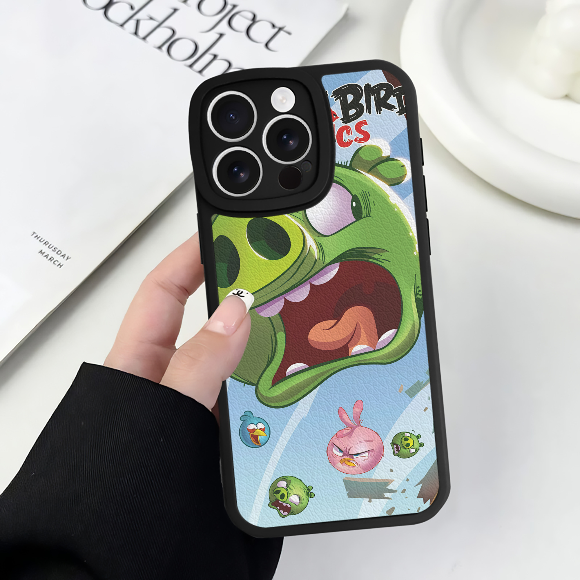 （画像用） Angry Birds アングリーバード 【iPhone 16シリーズ対応】シリコンスマホケース（レザー調） 材質：シリコン